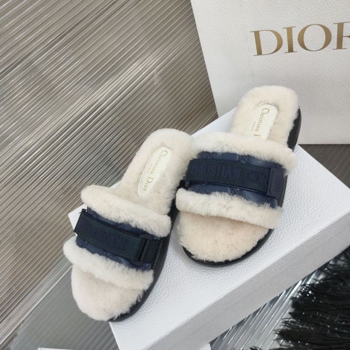 ch**an D*or slippers